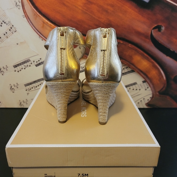 EUC Michael Kors Metallic Leather Espadrille Wedge in Pale Gold size 7.5 - Picture 2 of 6